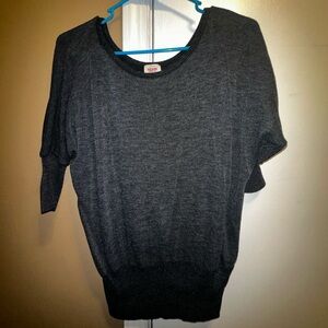 3/4 sleeve grey top